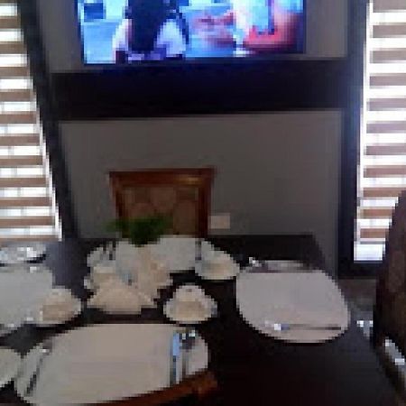 Room In Lodge - Bayse One Premium Hotel อิบาดัน ภายนอก รูปภาพ
