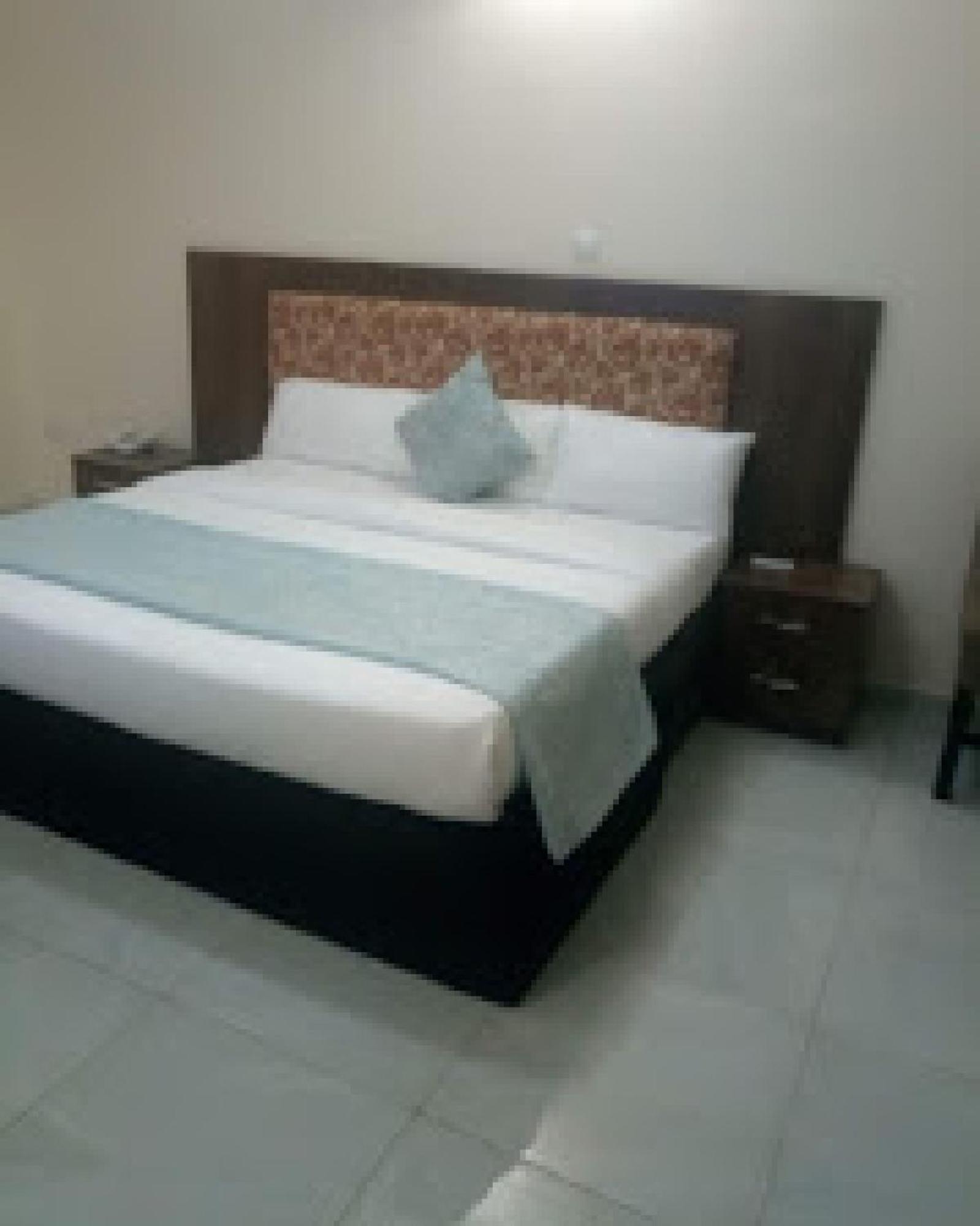 Room In Lodge - Bayse One Premium Hotel อิบาดัน ภายนอก รูปภาพ